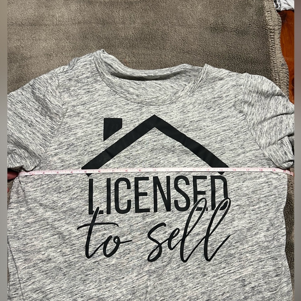 Old Navy EveryWear crew neck T-shirt “Licensed to Sell” Real Estate - Picture 6 of 7
